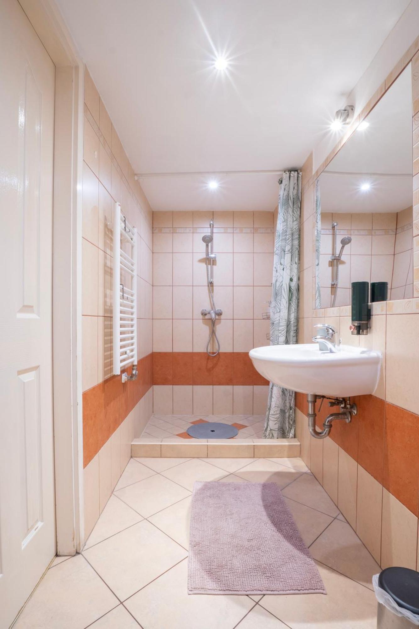 Cedar Inn Budapest - Palace District Kültér fotó
